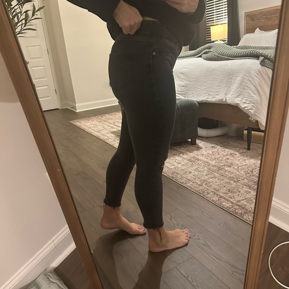 Old Navy Rockstar Jeggings - Destroyed Size 8. Pull on jeggings. - Picture 3 of 3